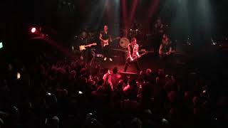 LOQUILLO - Que hace una chica como tu en un sitio como este. Concierto en Dublin