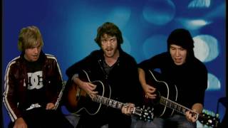 Elliot Minor do an acoustic of Solaris for ITN