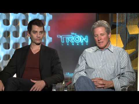 TRON Legacy: Bruce Boxleitner "Alan Bradley\Tron" & James Frain "Jarvis" Exclusive Interview