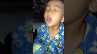 Download lagu Gilaaaa !!!! anak kecil makan mie samyang tanpa minum mp3