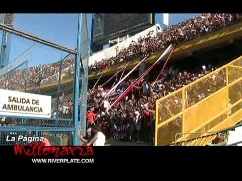"Que loca está la hinchada" Barra: Los Borrachos del Tablón • Club: River Plate