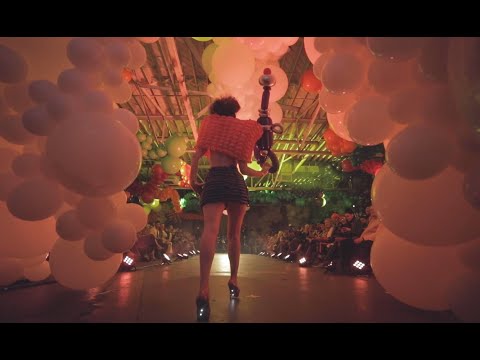 Molly Balloons Fashion Show with "Stay Unpopable Dub" by Unpopable