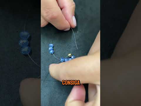 Earrings with flower charms and Murano glass. #tutorial #jewelry
