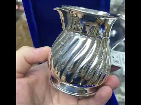 Серебряный молочник с волнообразным рисунком, м019