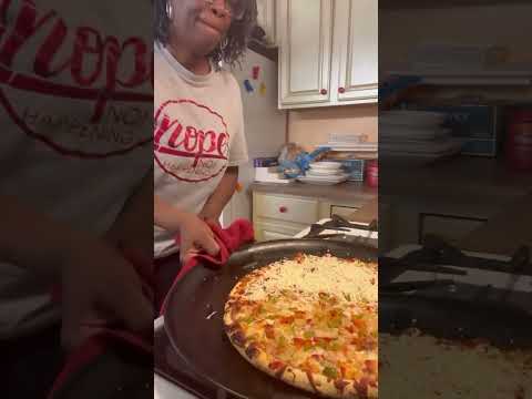 Pizza time Home Runn Inn Frozen Pizza #pizza #cooking #cheese #foodblogger #fypシ゚ #shortsvideo