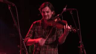 Hayes Carll &quot;Stomp and Holler&quot; into &quot;Folsom Prison Blues&quot; at The Shed in 2019