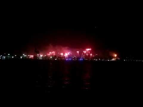 180101 Beautiful Fireworks for 2018 Happy New Year Countdown in Melbourne