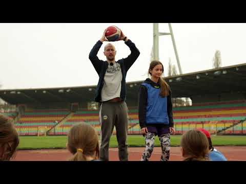 Ball hinterm Rücken: Ab nach vorne | ALBAthek