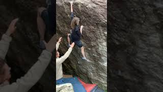 Video thumbnail of Tunnel Wall, 7A+. Cromlech Boulders