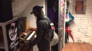 KORNÉL KOVÁCS  säger hej till dig som Metroläsare!