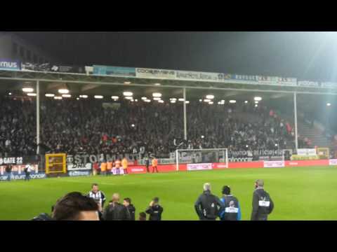 Felice Mazzu chante 100 sous face au kop carolo