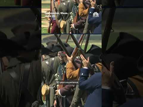 Hundreds participate in Revolutionary War reenactment in Gloucester, Mass.