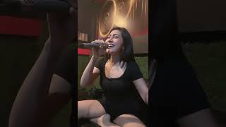 Download lagu pemandu karaoke cantik... #dangdut #biduancantik #pemandulagu mp3