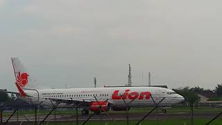 Download lagu Take Off Lion Air JT-917 PK-LOM Bandung - Surabaya Boing 737-800 mp3