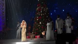 ( HD ) Mariah Carey Christmas live Paris 2017 - Hark The Herald Angels Sing