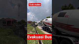 Download lagu Molen truck evacuates bus #shorts #short #viralvideo #trending #herichannel #cartruckanimation #t... mp3