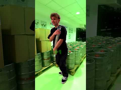 Kolik Dokážu Vydělat Sbíráním Kelímků Na Stadionu 🏟️