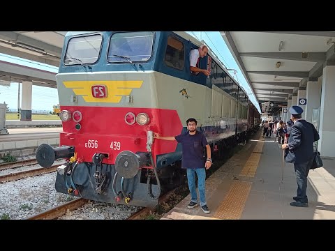 Locomotore "E656 439" del 1975, in partenza dalla stazione di Paola 19/08/2023.