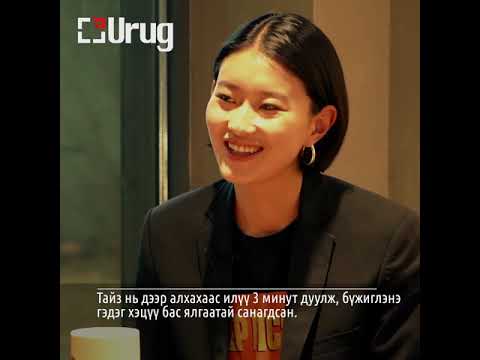 Ж ЭНЭРЭЛ БИ КАМЕРЫН ӨМНӨ БАЙХ ЁСТОЙ ХҮН