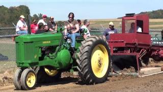 preview picture of video 'Tracy's John Deere Tractor Pull 2010'