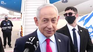 ראש הממשלה בנימין נתניהו לפני המראתו לביקור מדיני בוושינגטון (עדכוני משרד ראש הממשלה) - התמונה מוצגת ישירות מתוך אתר האינטרנט יוטיוב. זכויות היוצרים בתמונה שייכות ליוצרה. קישור קרדיט למקור התוכן נמצא בתוך דף הסרטון