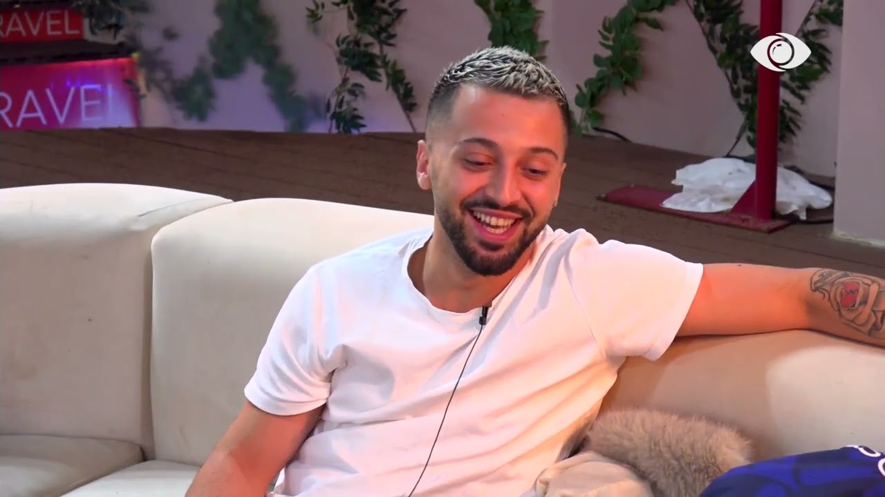 Çfarë ndjen kur më puth mua? Egli-Gjestit, banori: Ti puth mirë, po unë?