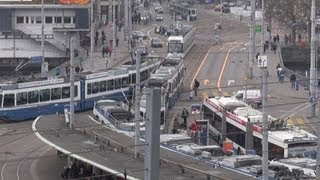 preview picture of video 'Tram/Strassenbahn Zürich City-Ein Gewusel am Central-Zug,trainfart,train'