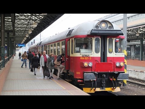 チェコの気動車 プラハ本駅 発車シーン 854.021-3 / チェコ 鉄道の旅