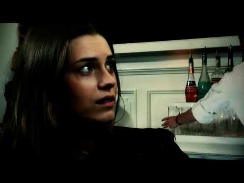 Hjälpte här till med scenografin och har cameo som bartender.