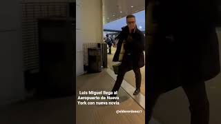 Luis Miguel llegando al aeropuerto de Nueva York con nueva novia entrandopor otra puerta#luismiguel