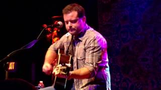 Wade Bowen singing Sun Shines on a Dreamer at Sam's Burger Joint