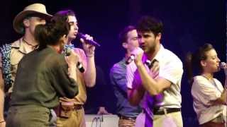 Not Alone - Darren Criss &amp; Jamie Lyn Beatty - Apocalyptour, Los Angeles (May 24, 2012) [1080p HD]