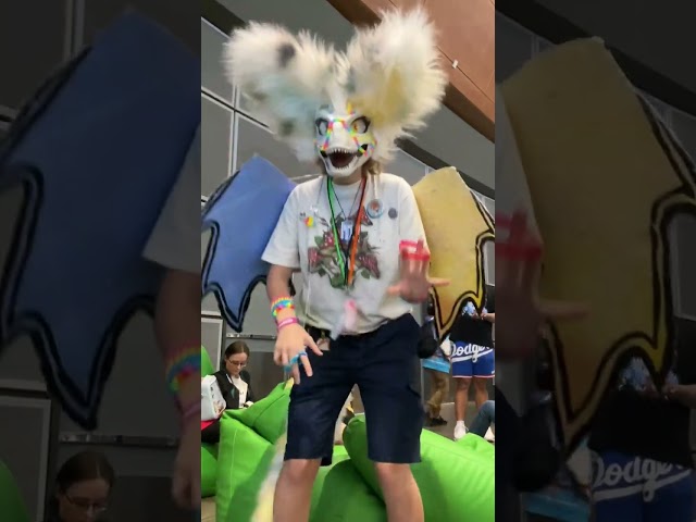 Vídeo relacionado con POIUIYQA Zapatos de Patas Cosplay Cute Slip-On para Convenciones de Anime, Comic Cons, Encuentros de Halloween y Fiestas de Disfraces Furry para Fursuit