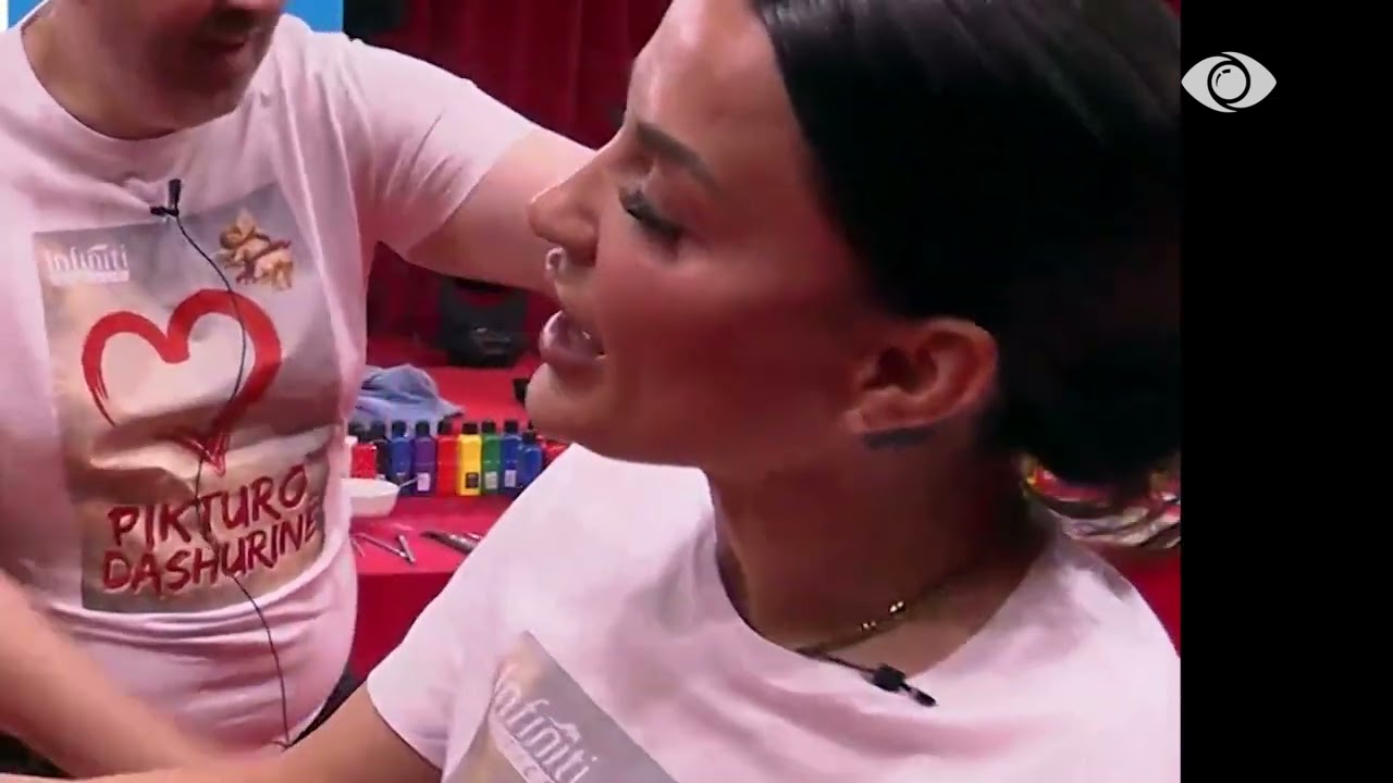 Dashurinë e shpreh si ma do kokrra e qejfit mua/ Greta diskuton me Baby G për pikturën, ndërhyn Rogerti