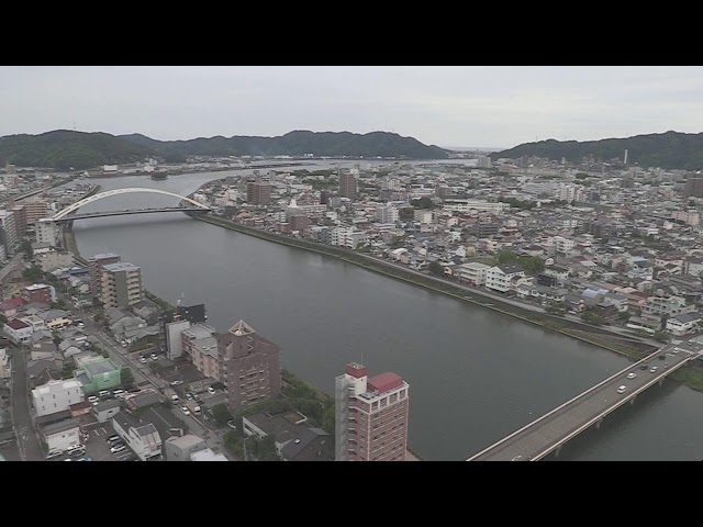 高知市内（鏡川と鏡川大橋）