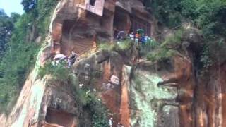 Video : China : The LeShan Giant Buddha statue - video