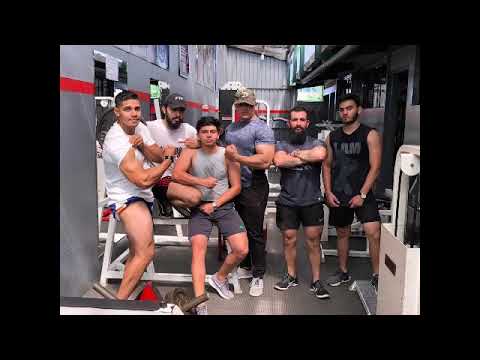 Óscar la mula Zelaya y sus amigos del energym