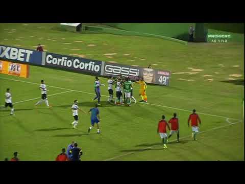 Jogador do Coritiba ignora fair play e faz gol (Guarani x Coritiba)