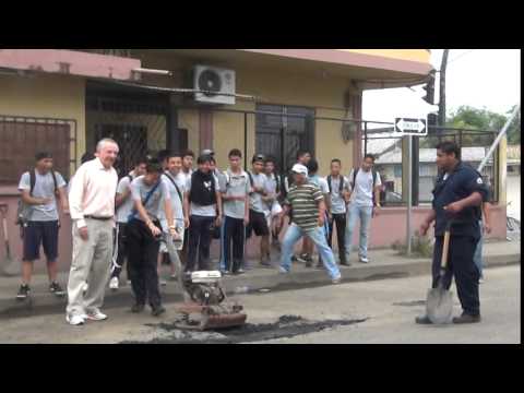 Estudiantes de U. Agraria ponen ejemplo de trabajo por Milagro