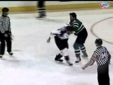 Richard Clune vs Nick Petrecki
