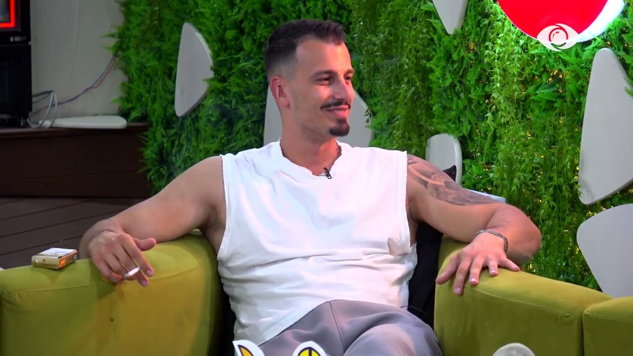 A mendon se ajo është gati për të të dhënë një puthje?/ Shënderiti pyet Mateon për Brikenën