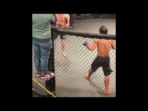 Saw Dah Vs. Tim Bender #knockout #BrawlatBourbonStreet #illinois #IgniteFights