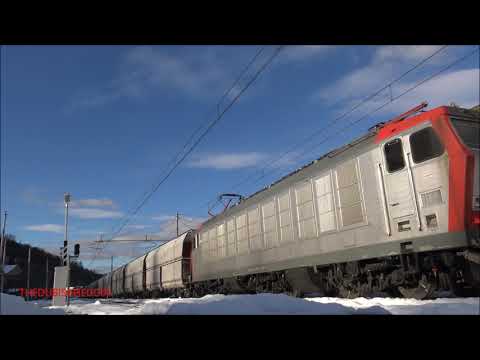 TRENO MERCI IN ARRIVO NELLA STAZIONE DI ROBILANTE. (CN) SAB. 12 -  12 - 2020.