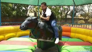 preview picture of video 'Amazing bull ride at fun city  Chandigarh'