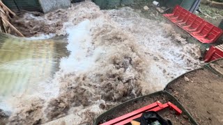 Download lagu NOAQ Boxwall Flood Barrier vs Huge Wave While On Grass mp3