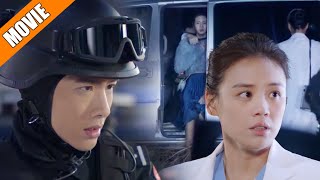 Fearless Doc Rushes to Treat a Hostage During a Crisis, Hunk SWAT Instntly Smitten! 💥