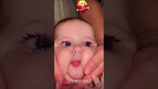 Download lagu senyum bayi yang lucu mp3