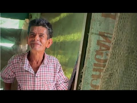 20 años sin baño, sin agua y sin luz... la vida de Don Jesús