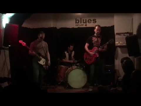 Sharp Roosters - part of Who Slapped John?