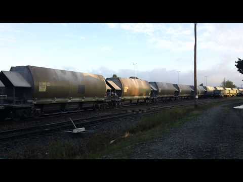 PACIFIC NATIONAL DOWN LIMESTONE TRAIN AT MOSS VALE NR14/ NR49